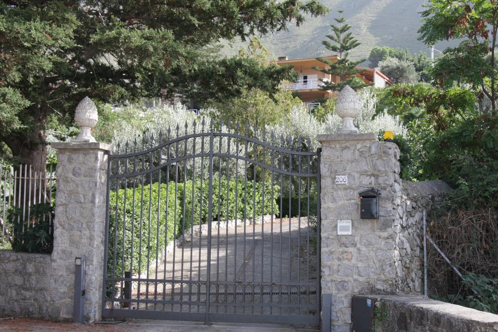 Lomarchi Holiday Home Carini Εξωτερικό φωτογραφία